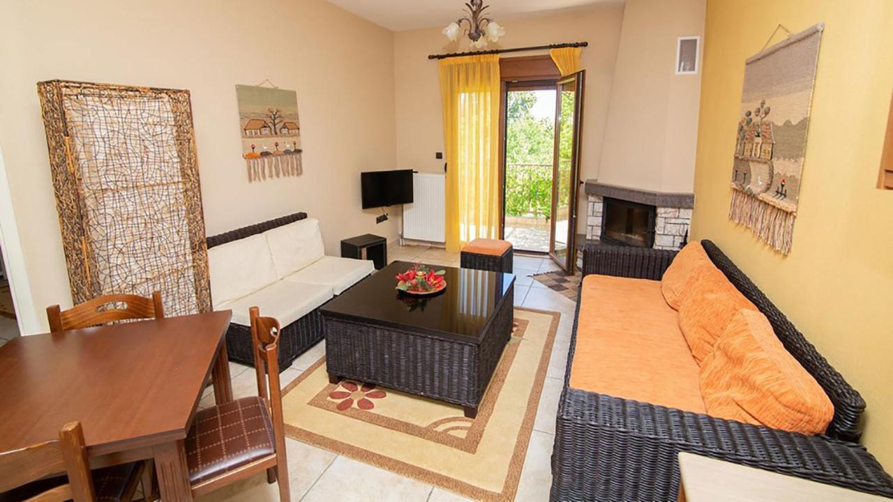 Ξενώνας Μενελαΐς - Menelais Apartments Thrapsímion エクステリア 写真