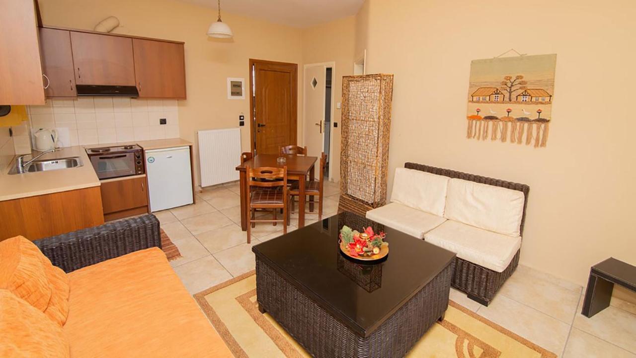 Ξενώνας Μενελαΐς - Menelais Apartments Thrapsímion エクステリア 写真