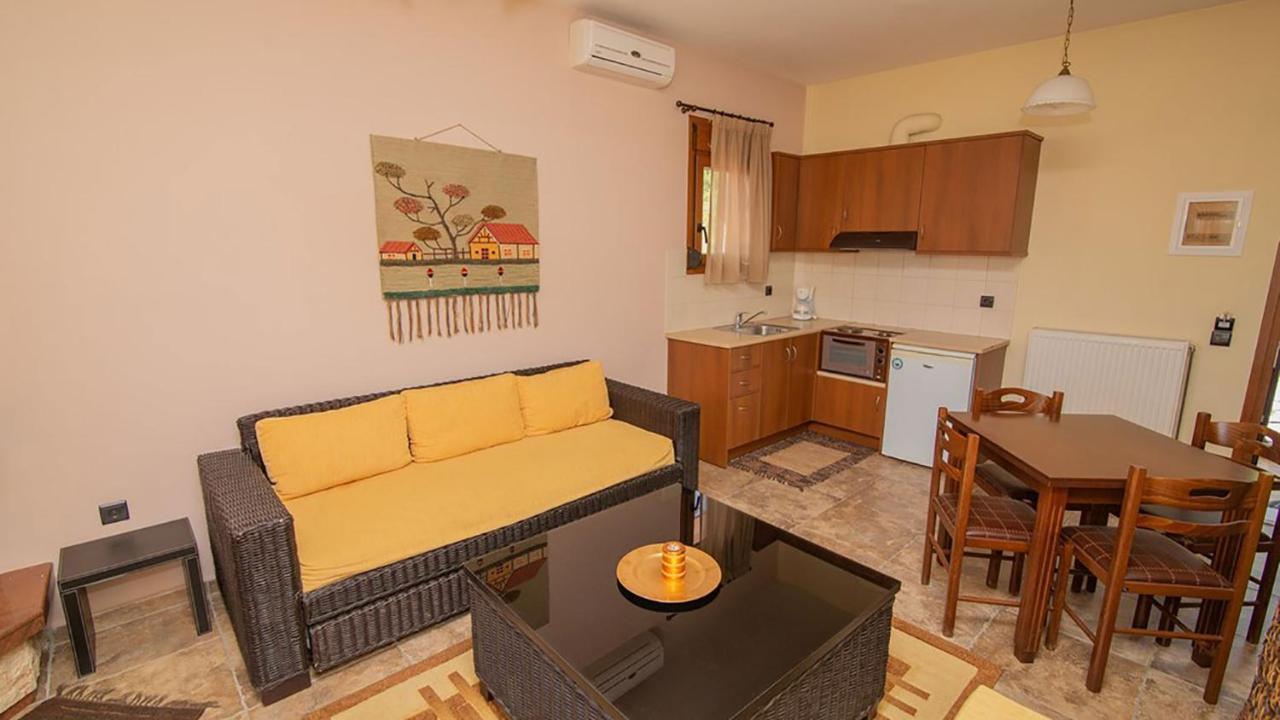 Ξενώνας Μενελαΐς - Menelais Apartments Thrapsímion エクステリア 写真