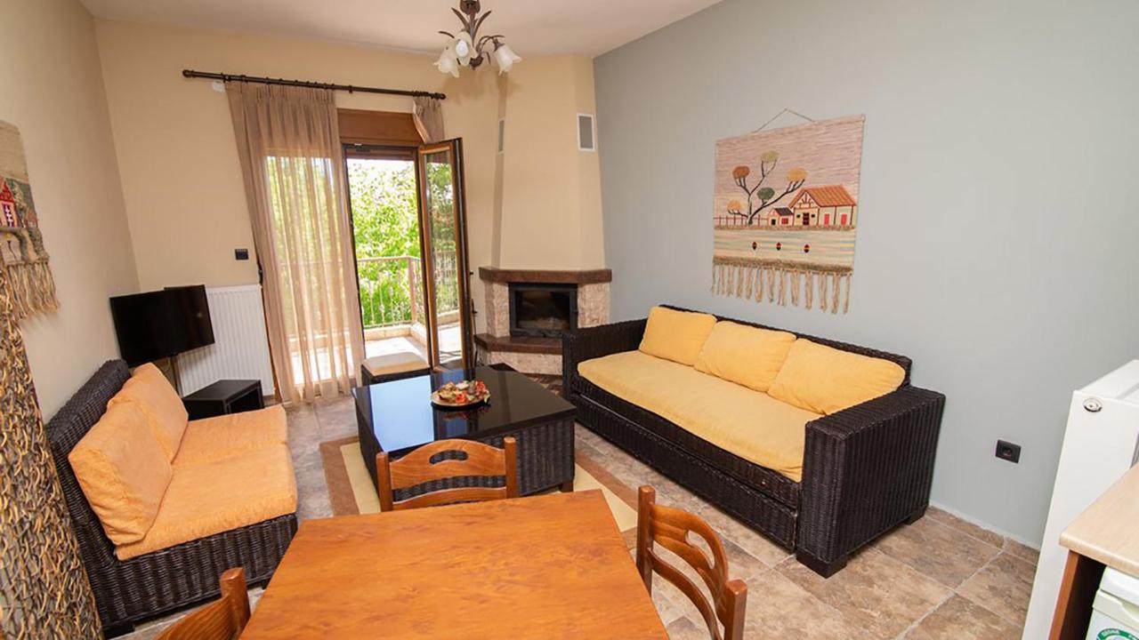Ξενώνας Μενελαΐς - Menelais Apartments Thrapsímion エクステリア 写真