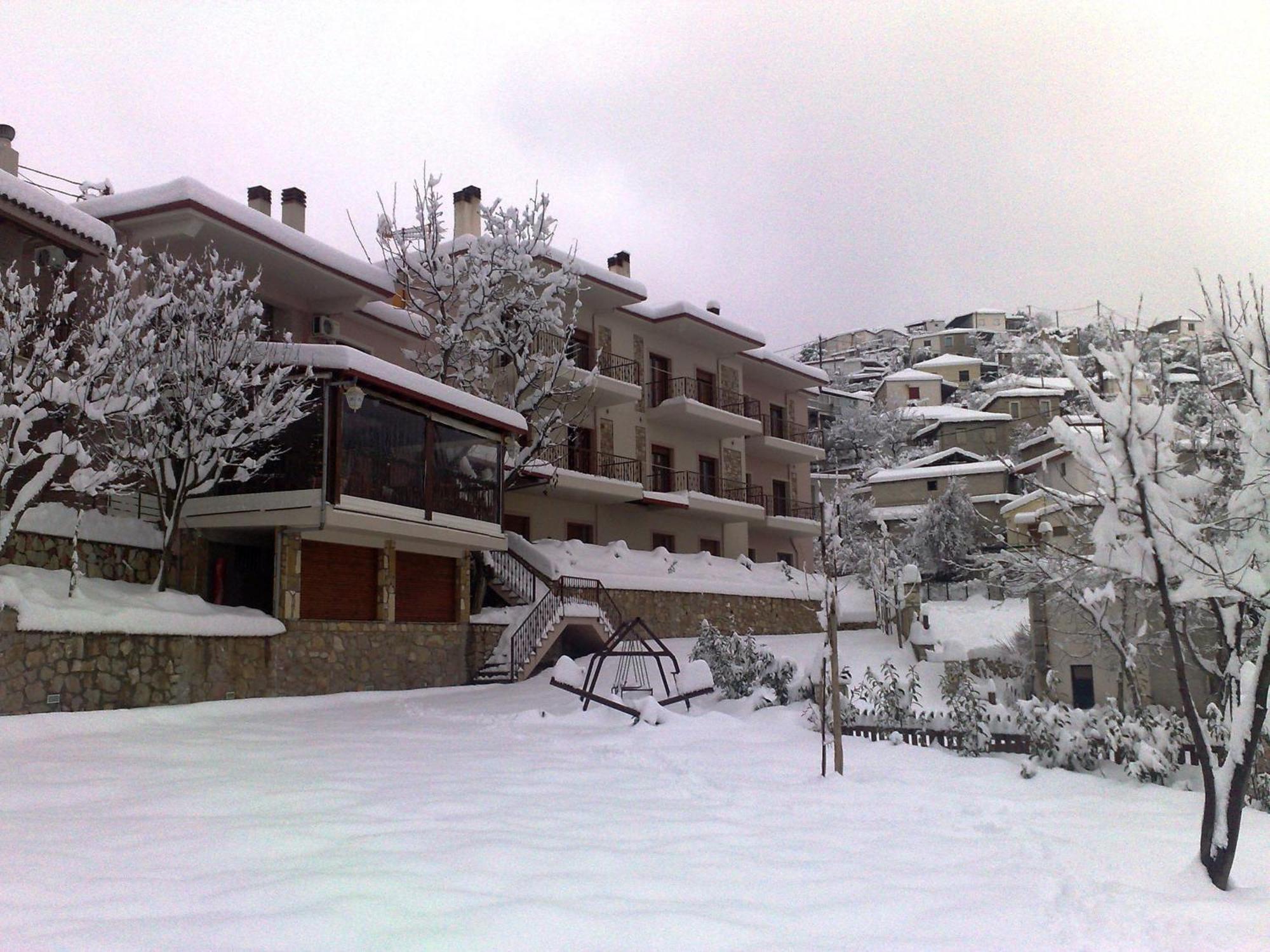Ξενώνας Μενελαΐς - Menelais Apartments Thrapsímion エクステリア 写真